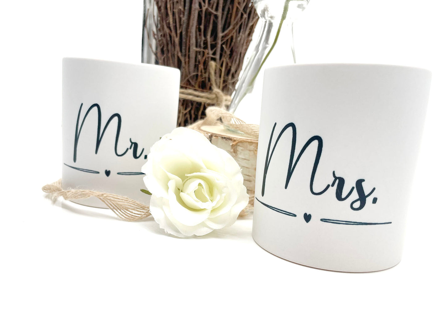 Matte Mrs und Mr Hochzeitstassen mit Wunschdatum